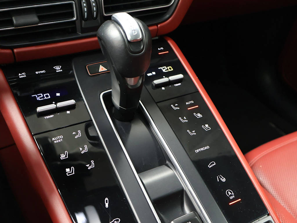 Thumbnail: 2023 Porsche Macan - 35