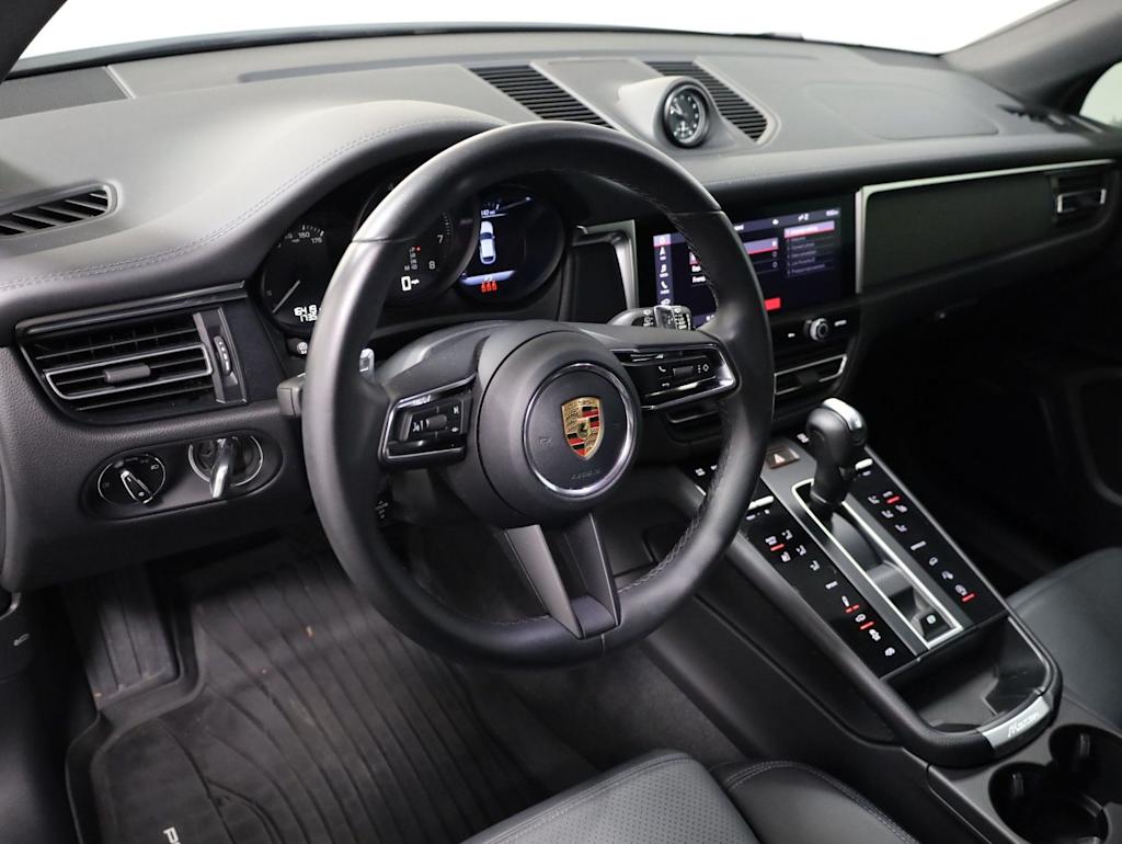 Thumbnail: 2023 Porsche Macan - 2