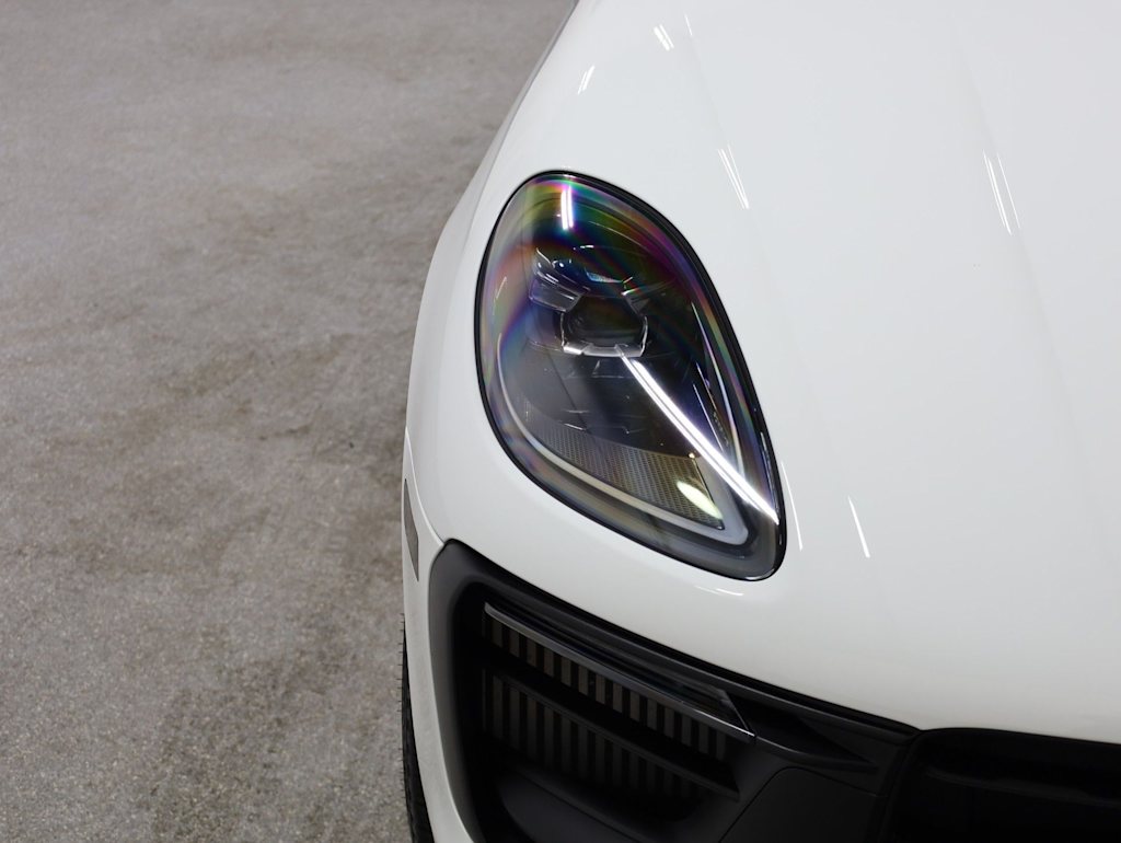 Thumbnail: 2023 Porsche Macan - 25