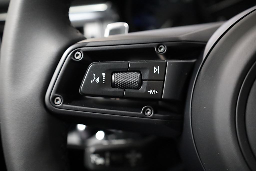 Thumbnail: 2025 Porsche Macan - 33