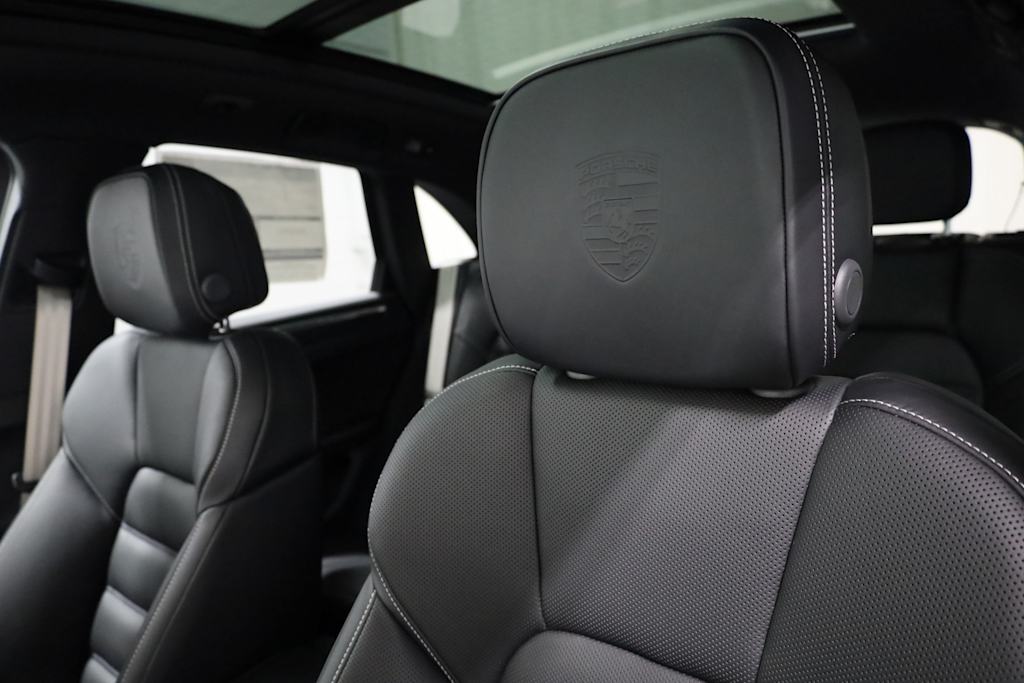 Thumbnail: 2025 Porsche Macan - 11