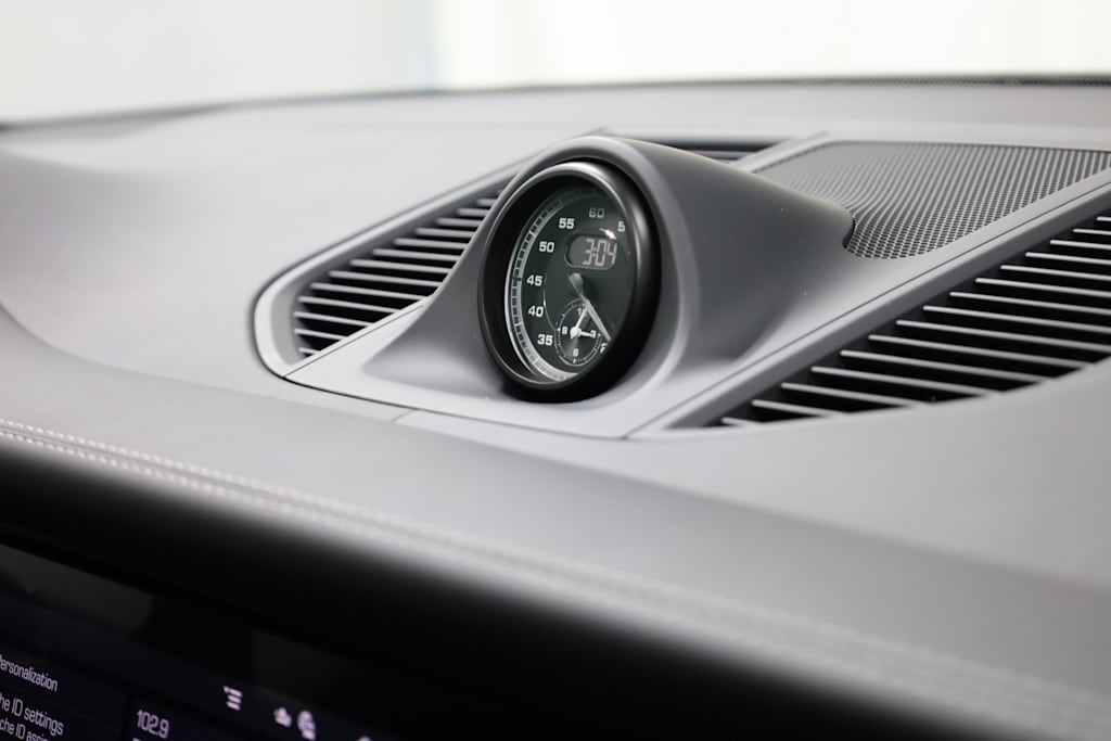 Thumbnail: 2025 Porsche Macan - 32