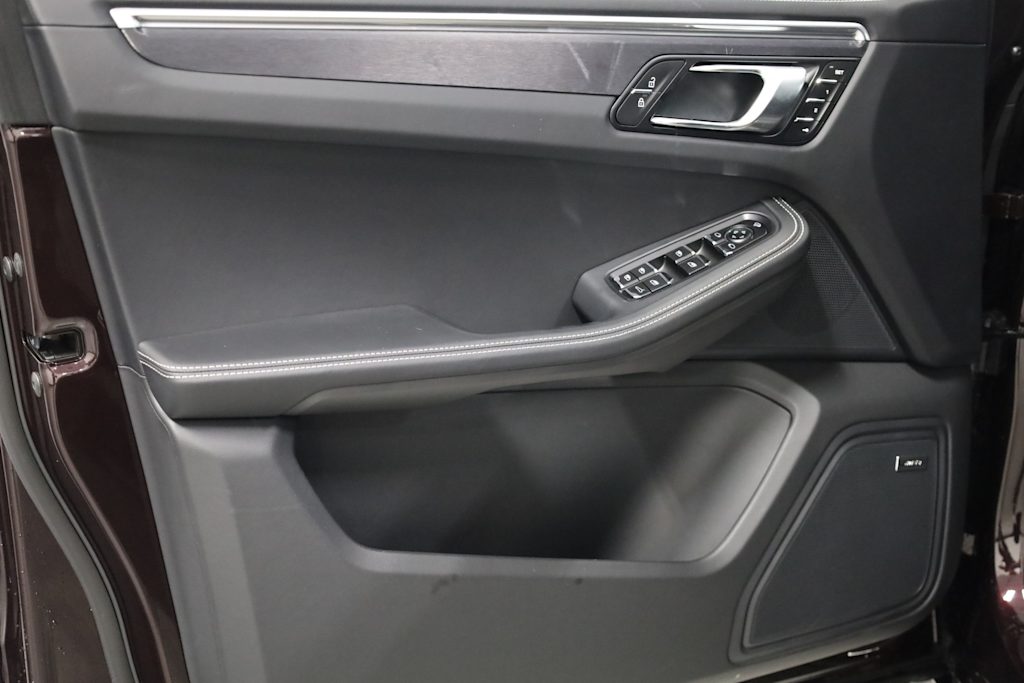 Thumbnail: 2025 Porsche Macan - 26