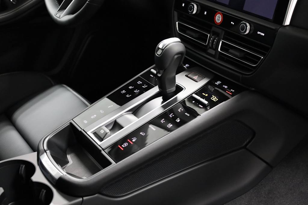 Thumbnail: 2025 Porsche Macan - 30