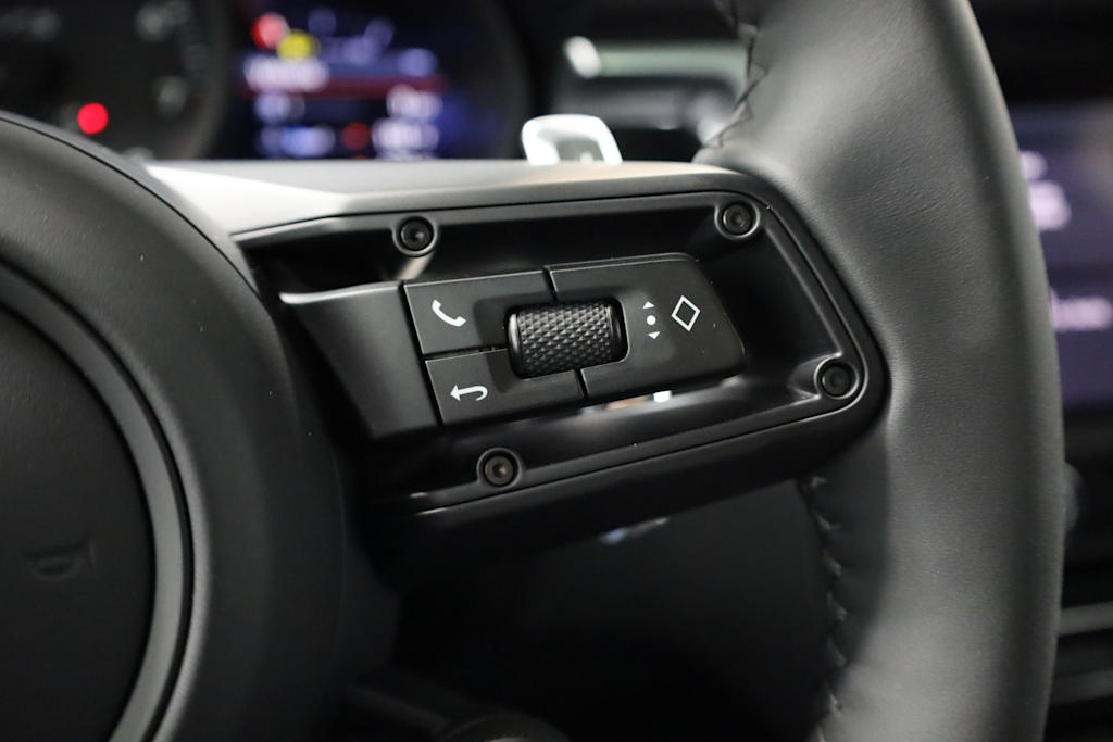 Thumbnail: 2025 Porsche Macan - 34