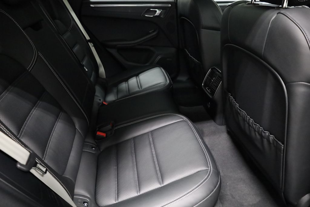 Thumbnail: 2025 Porsche Macan - 40