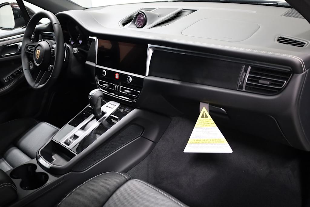 Thumbnail: 2025 Porsche Macan - 9