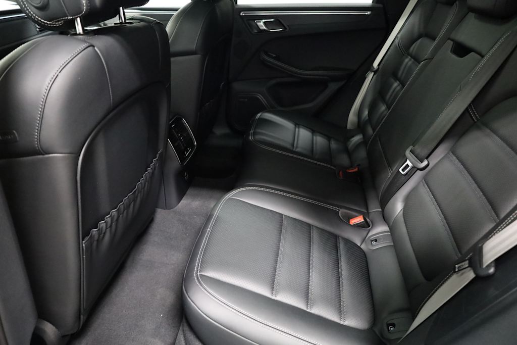 Thumbnail: 2025 Porsche Macan - 12