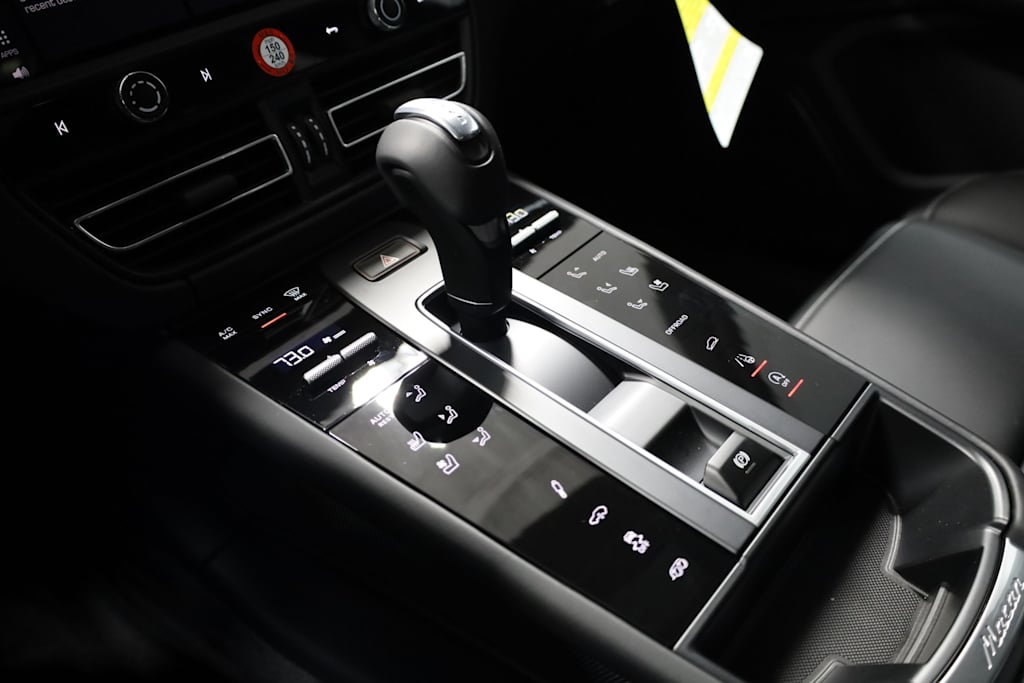 Thumbnail: 2025 Porsche Macan - 16