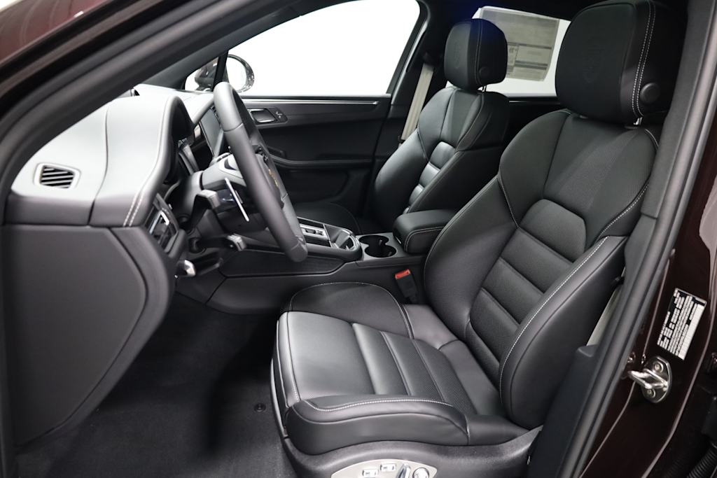 Thumbnail: 2025 Porsche Macan - 10