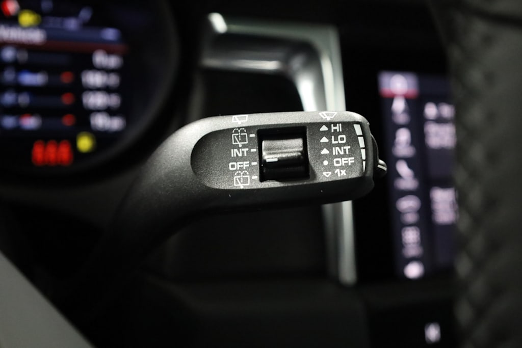 Thumbnail: 2025 Porsche Macan - 35