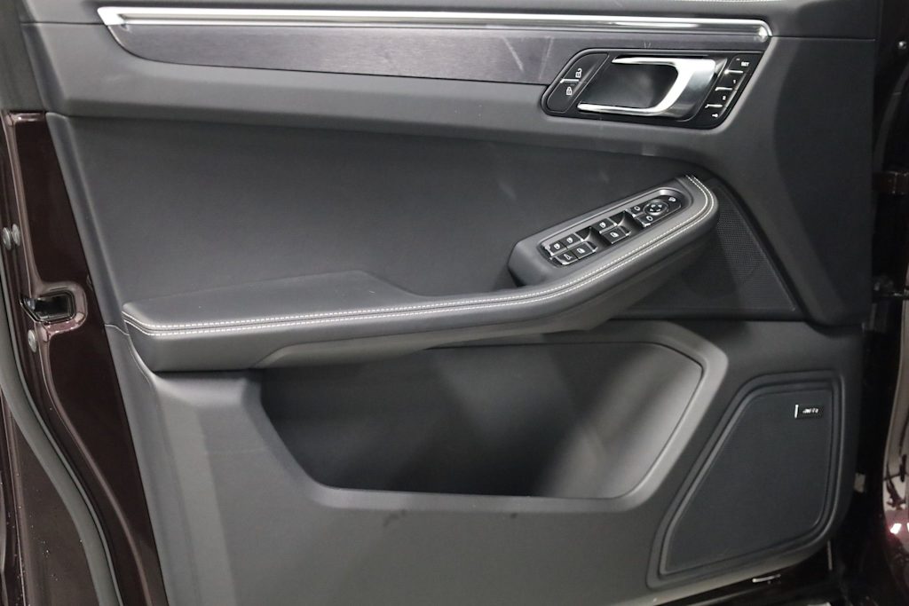 Thumbnail: 2025 Porsche Macan - 26