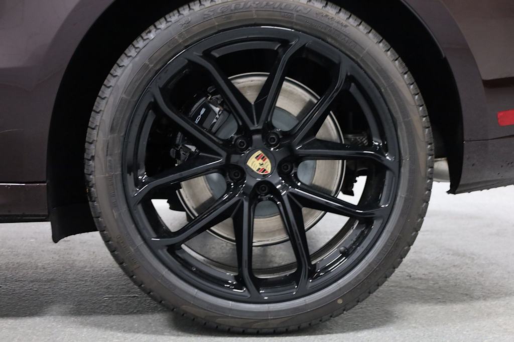 Thumbnail: 2025 Porsche Macan - 42