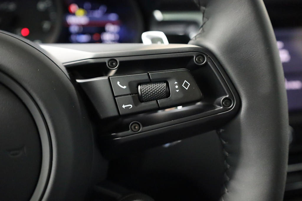 Thumbnail: 2025 Porsche Macan - 34