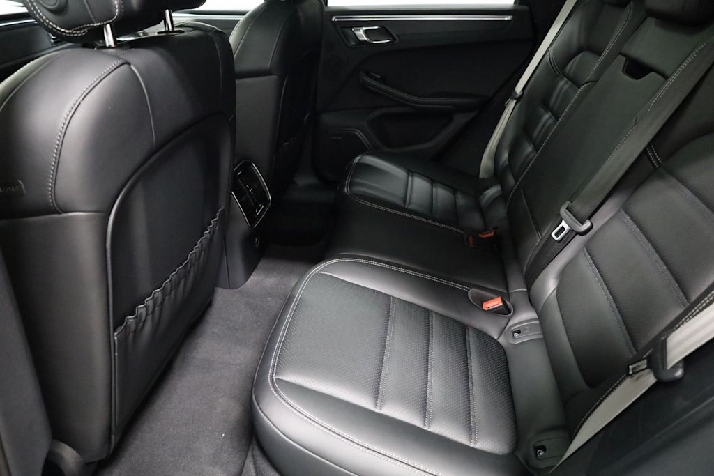 Thumbnail: 2025 Porsche Macan - 12