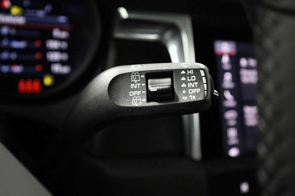 Thumbnail: 2025 Porsche Macan - 35