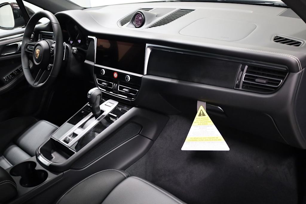 Thumbnail: 2025 Porsche Macan - 9