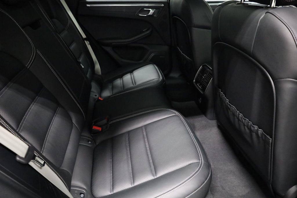 Thumbnail: 2025 Porsche Macan - 40