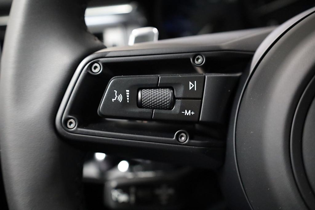 Thumbnail: 2025 Porsche Macan - 33