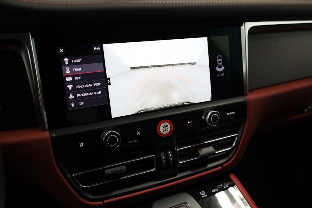 Thumbnail: 2026 Porsche Macan - 38