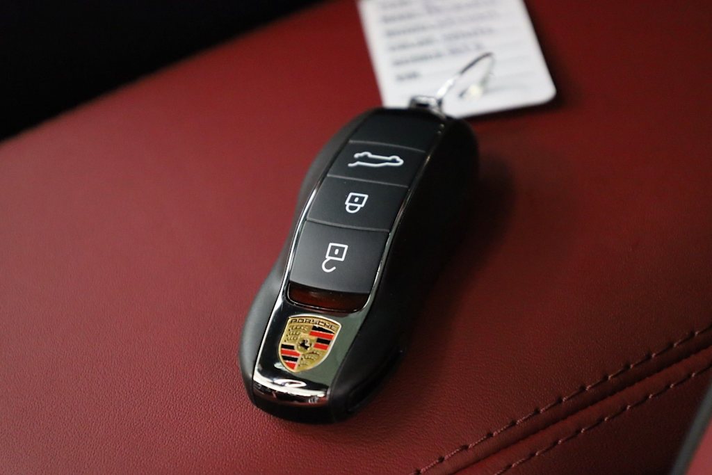 Thumbnail: 2026 Porsche Macan - 19