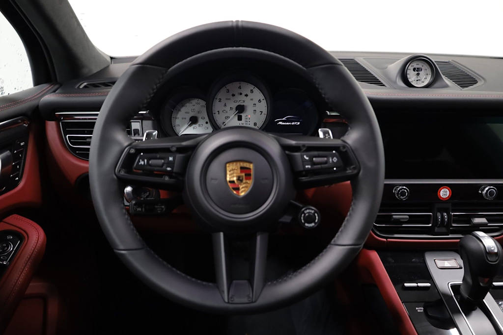 Thumbnail: 2026 Porsche Macan - 14