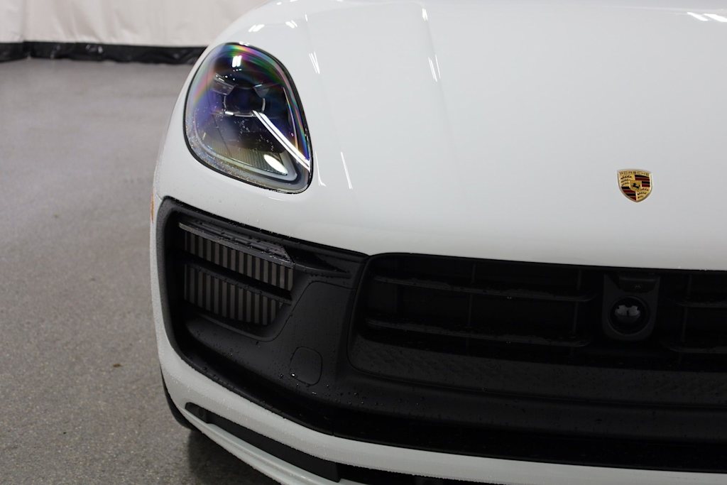 Thumbnail: 2026 Porsche Macan - 26