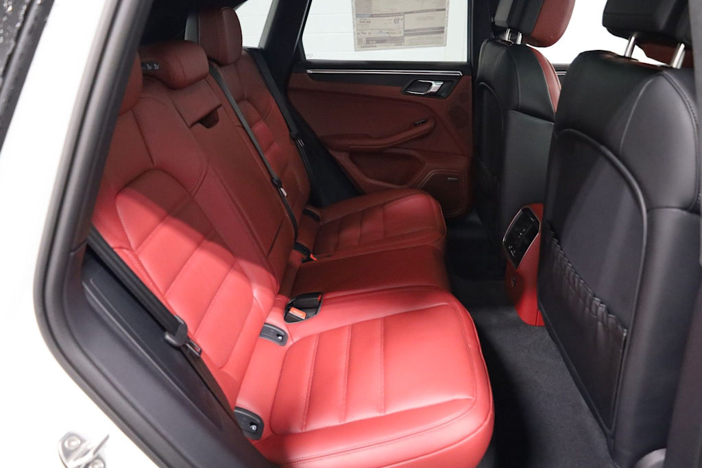 Thumbnail: 2026 Porsche Macan - 39