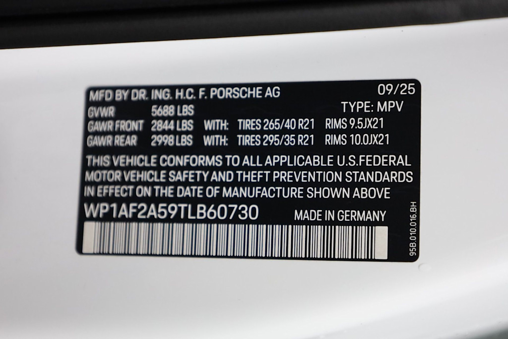 Thumbnail: 2026 Porsche Macan - 20