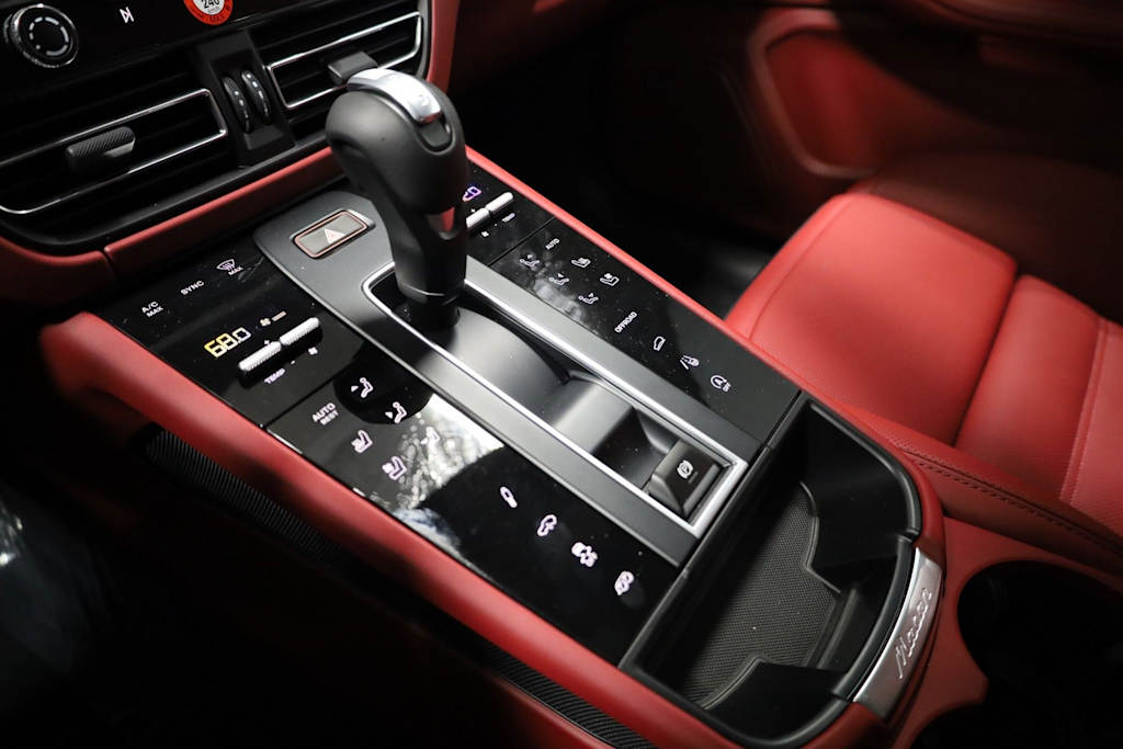 Thumbnail: 2026 Porsche Macan - 16