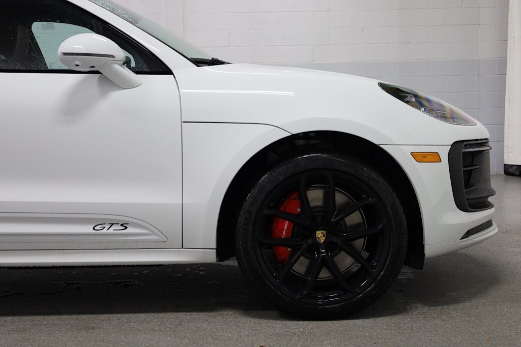 Thumbnail: 2026 Porsche Macan - 7