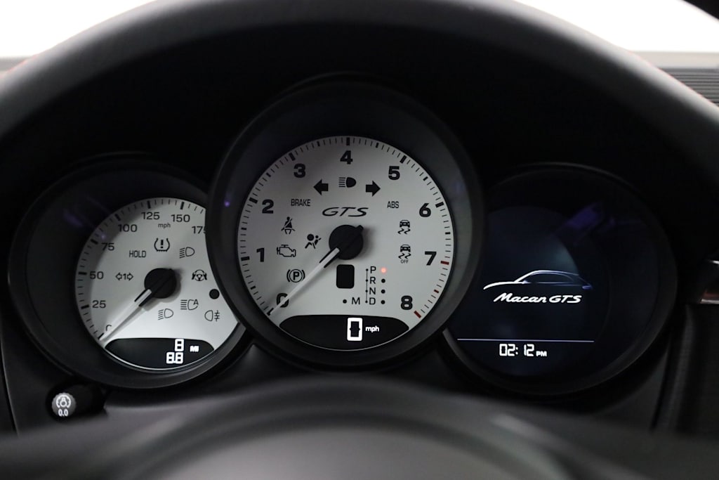 Thumbnail: 2026 Porsche Macan - 17