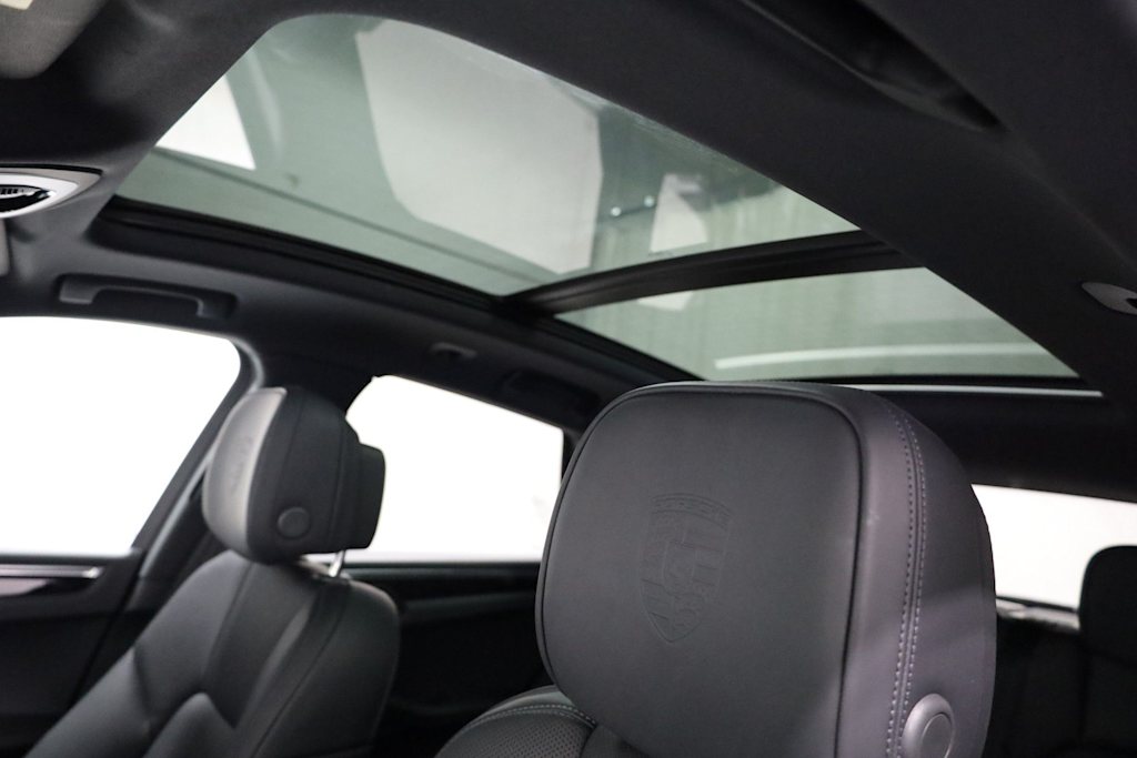 Thumbnail: 2026 Porsche Macan - 30