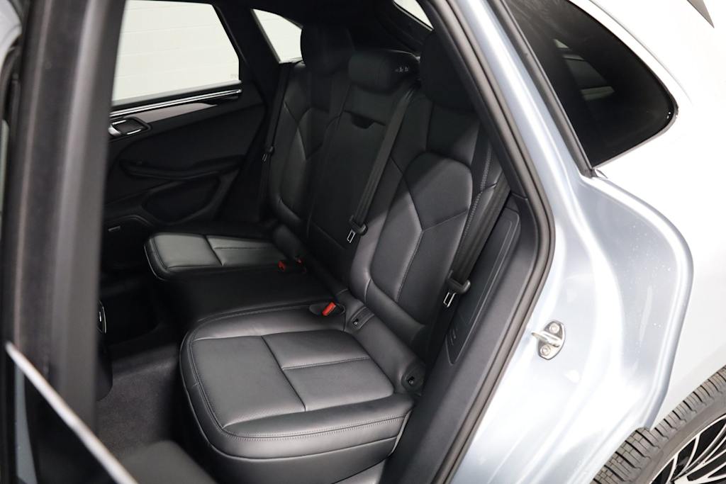 Thumbnail: 2026 Porsche Macan - 13