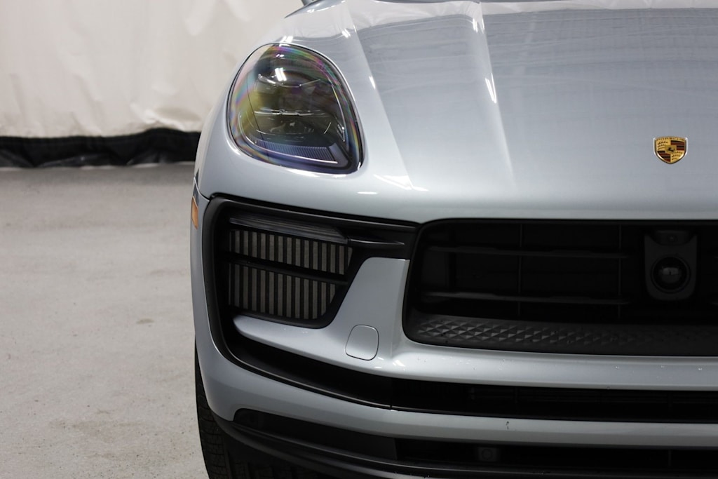 Thumbnail: 2026 Porsche Macan - 26