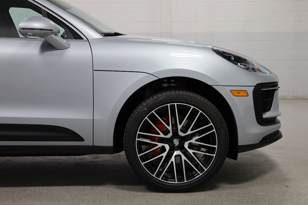 Thumbnail: 2026 Porsche Macan - 8