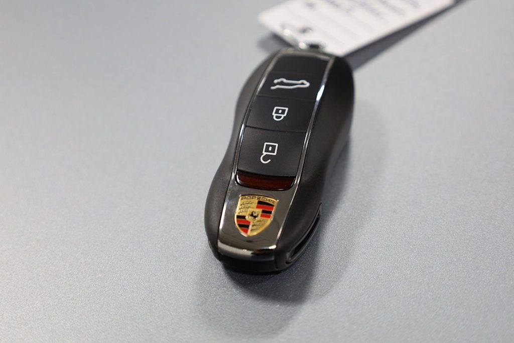 Thumbnail: 2026 Porsche Macan - 44