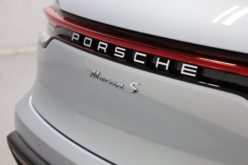 Thumbnail: 2026 Porsche Macan - 7