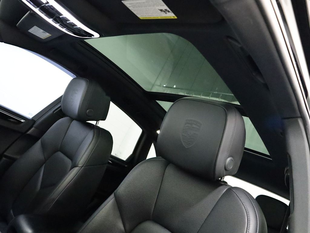 Thumbnail: 2020 Porsche Macan - 29