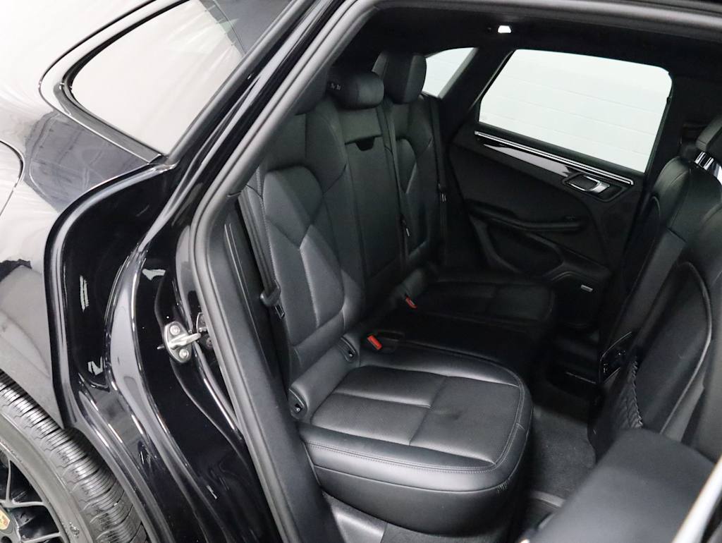 Thumbnail: 2020 Porsche Macan - 39