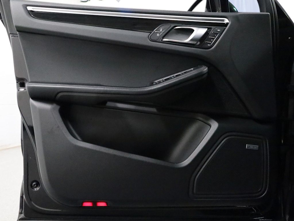 Thumbnail: 2020 Porsche Macan - 26