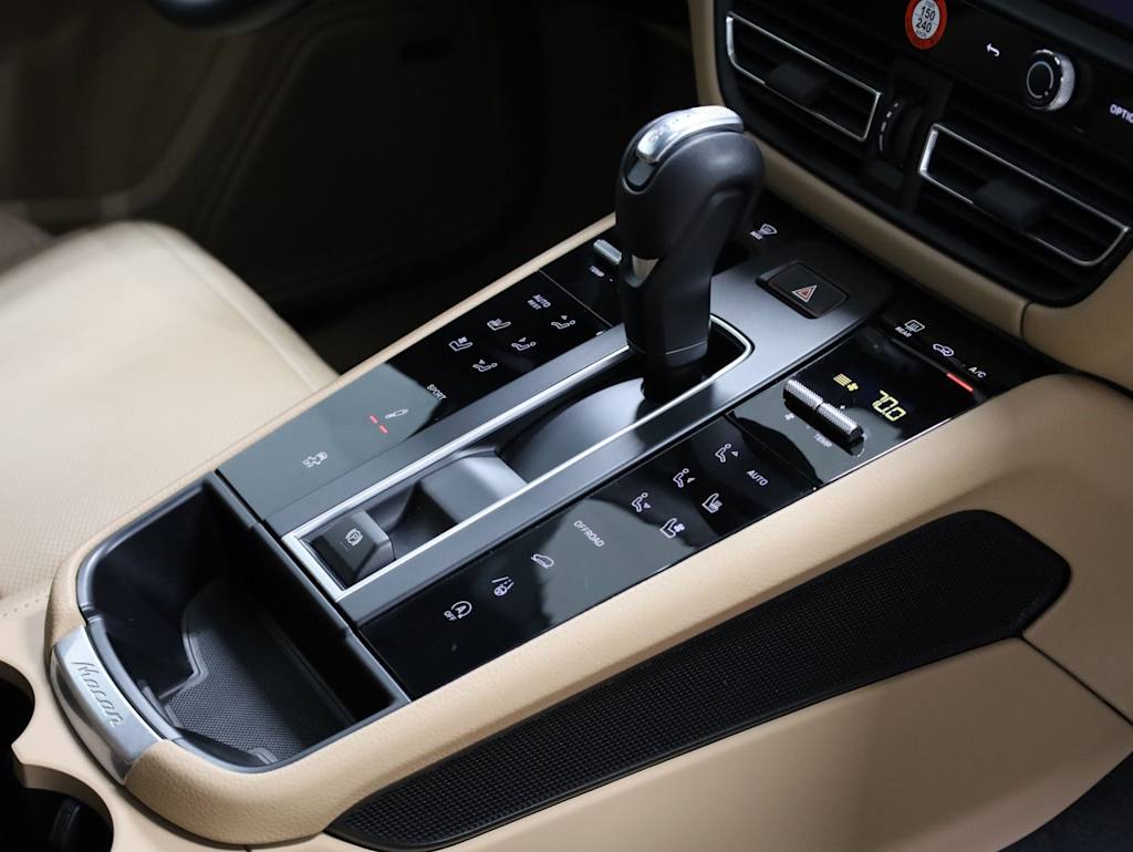 Thumbnail: 2026 Porsche Macan - 29