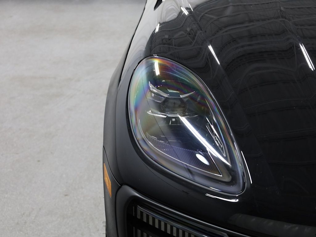 Thumbnail: 2026 Porsche Macan - 25