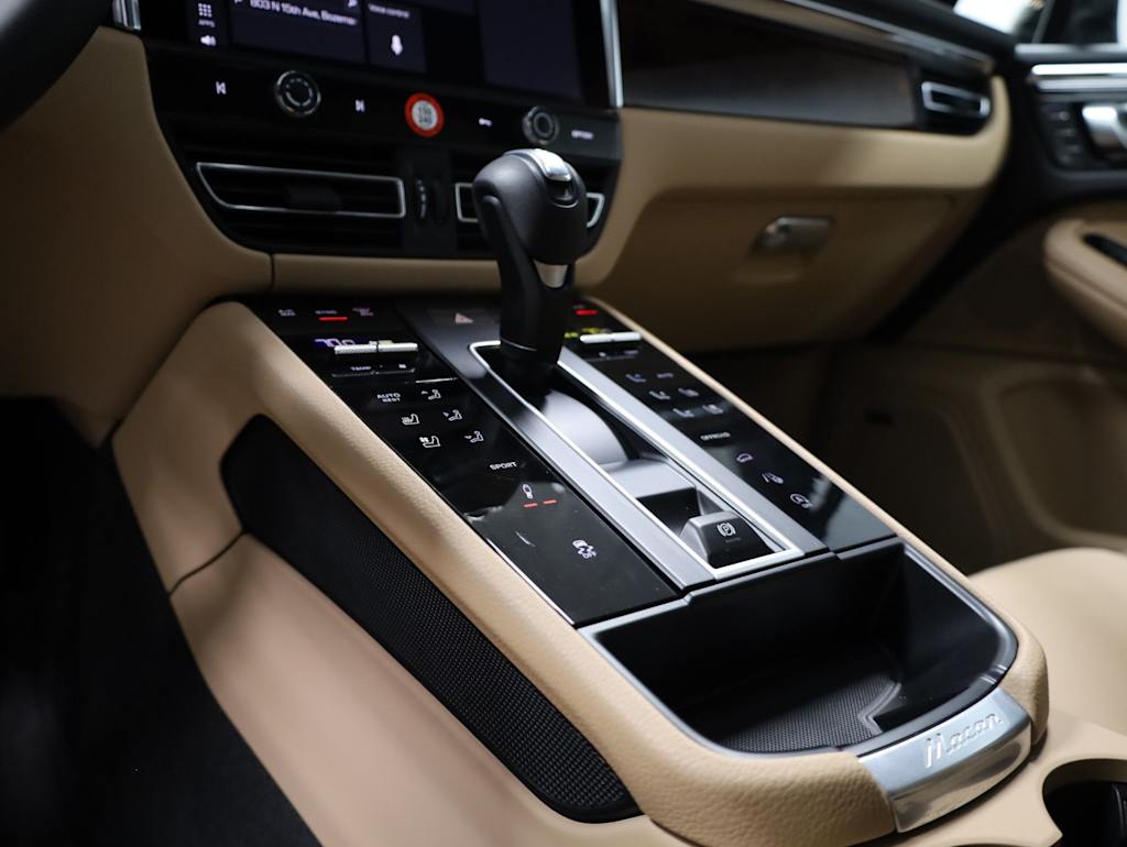 Thumbnail: 2026 Porsche Macan - 17