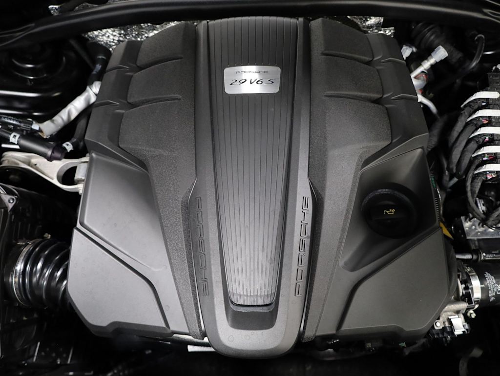 Thumbnail: 2026 Porsche Macan - 9