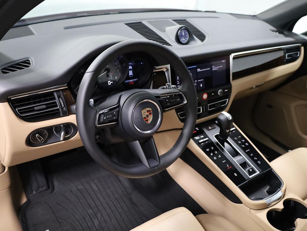 Thumbnail: 2026 Porsche Macan - 2