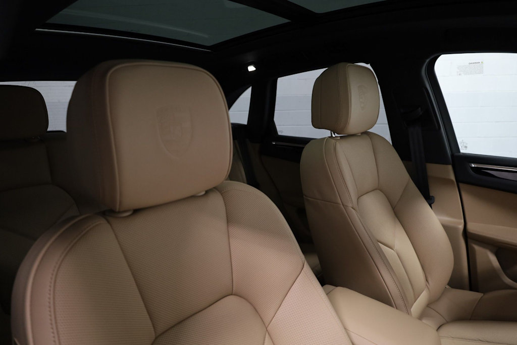 Thumbnail: 2026 Porsche Macan - 32