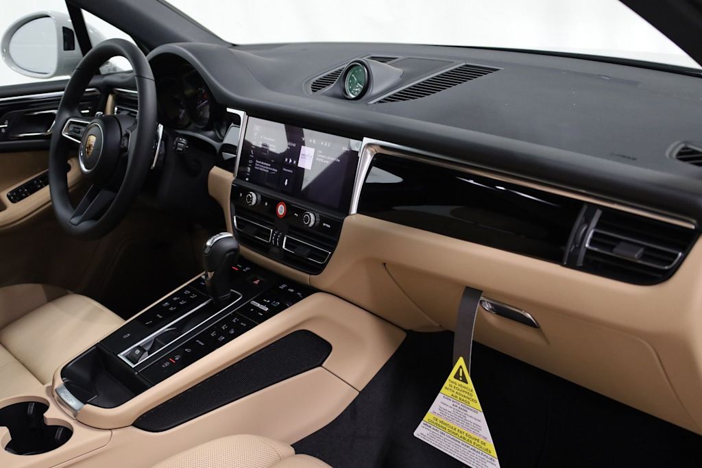 Thumbnail: 2026 Porsche Macan - 10
