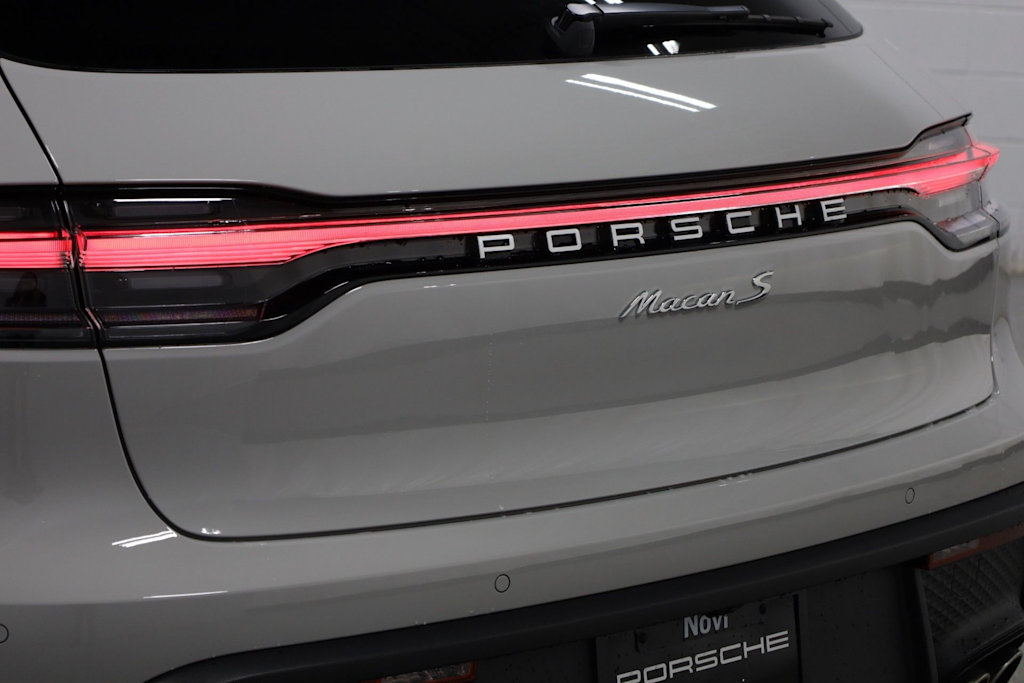 Thumbnail: 2026 Porsche Macan - 7
