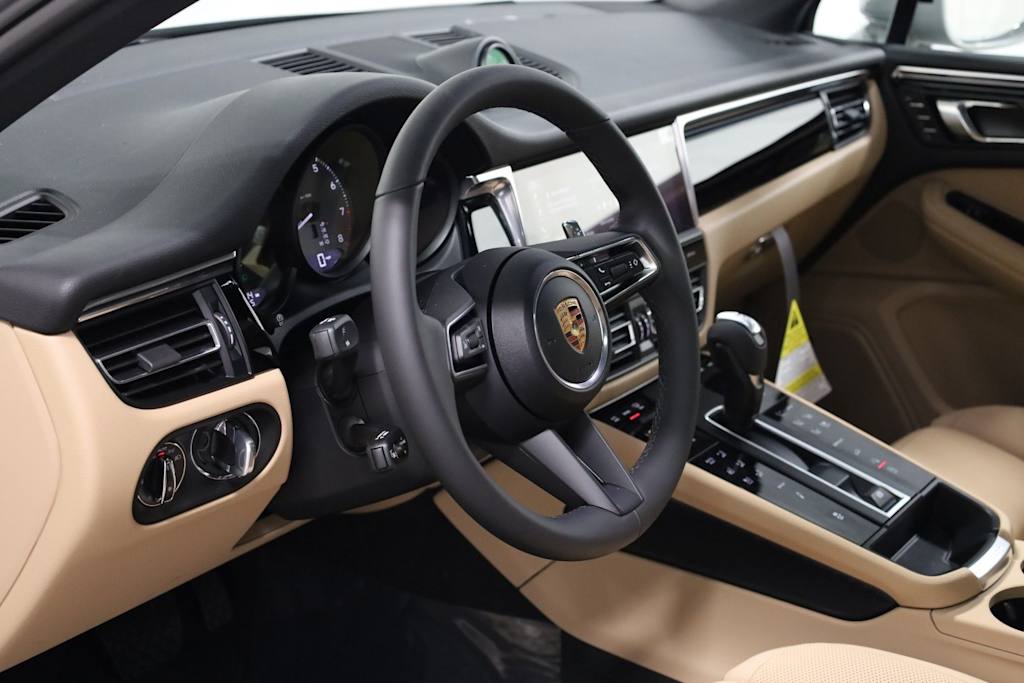 Thumbnail: 2026 Porsche Macan - 2